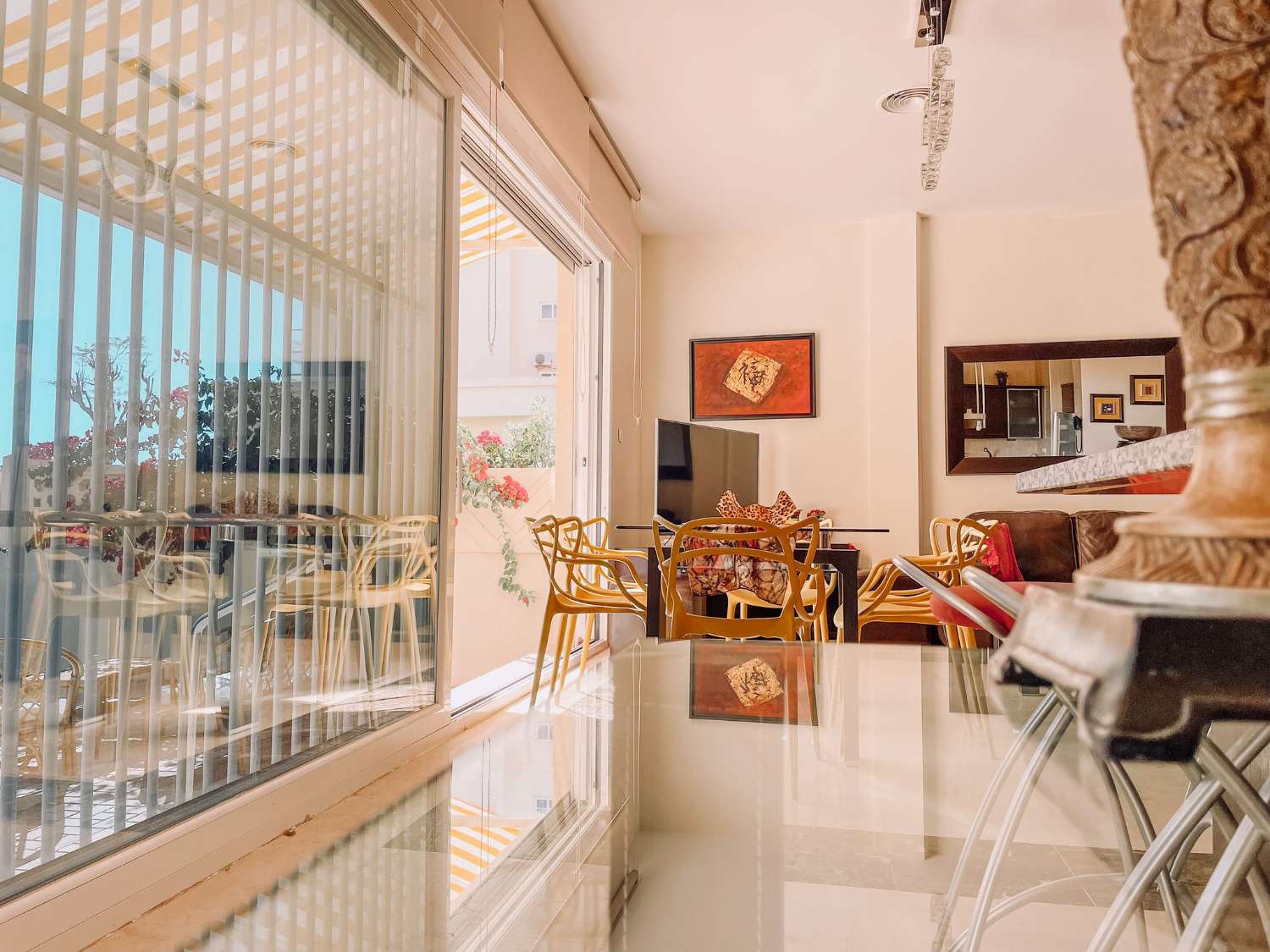 Fantastico apartamento de 3 dormtiorios en plena Carihuela con gran zona de terraza y en primera linea de la Playa